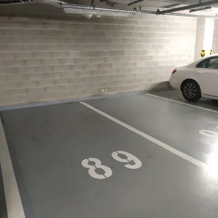 דירה Center, River Front, Private Parking Included ברטיסלאבה
